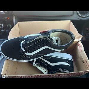 Men’s size 10 Classic Black Vans!